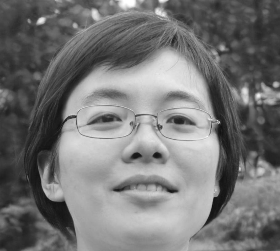 Teammitglied bei der Arbeit am Schnittplatz